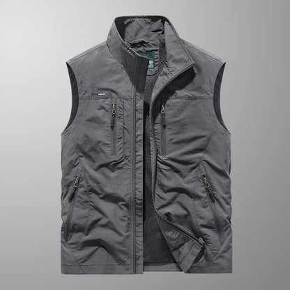 Le gilet cargo Tauno avec de multiples poches