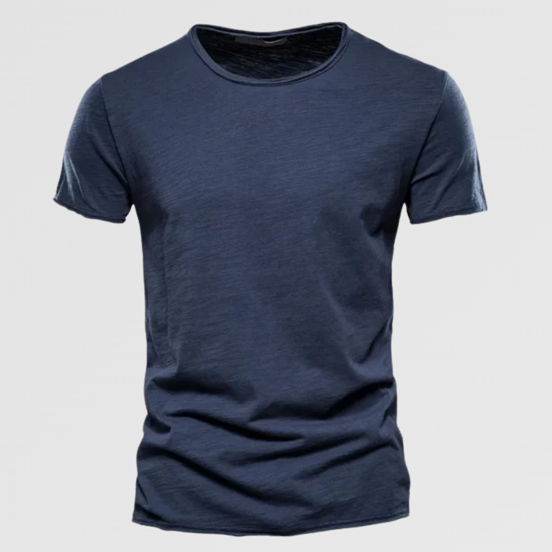Essential T-shirt in premium cotton.