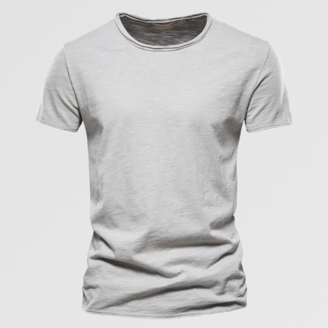 Essential T-shirt in premium cotton.