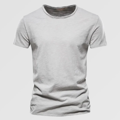 Essential T-shirt in premium cotton.