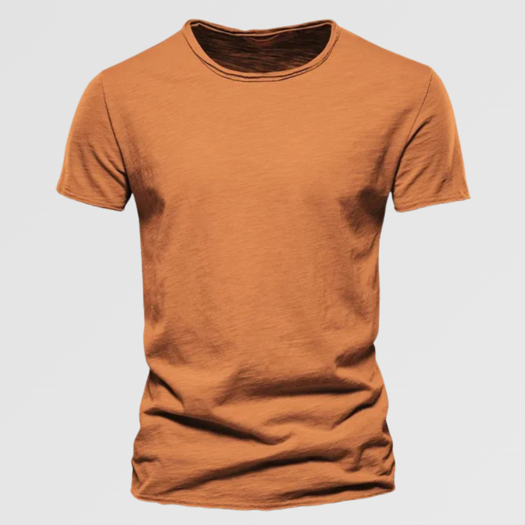 Essential T-shirt in premium cotton.